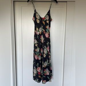 Nili Lotan floral slip dress
Xs
Has a spot on front. Please see last photo